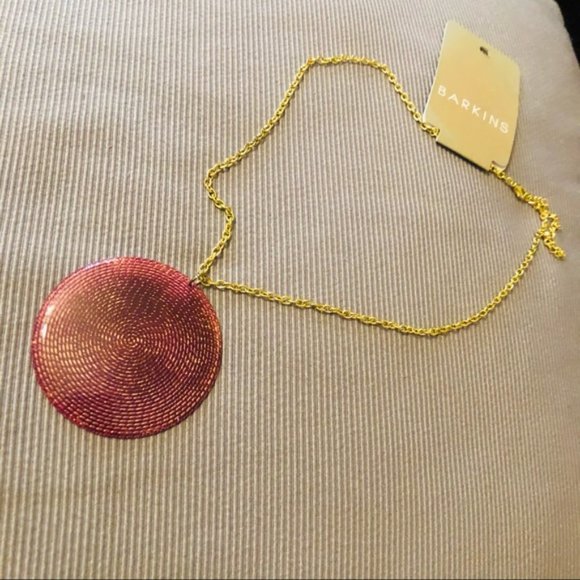 Beautiful Shiny Round Pendant Necklace - Picture 4 of 7